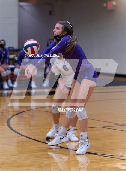 Thumbnail 3 in San Marcos vs Reagan [Ronald] (6A Region 4 Area Playoff) photogallery.