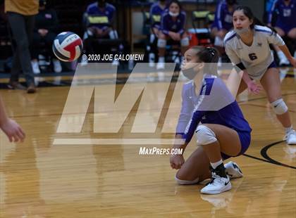 Thumbnail 1 in San Marcos vs Reagan [Ronald] (6A Region 4 Area Playoff) photogallery.
