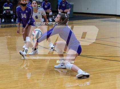 Thumbnail 1 in San Marcos vs Reagan [Ronald] (6A Region 4 Area Playoff) photogallery.