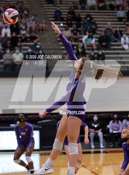 Thumbnail 1 in San Marcos vs Reagan [Ronald] (6A Region 4 Area Playoff) photogallery.
