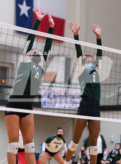 Thumbnail 2 in San Marcos vs Reagan [Ronald] (6A Region 4 Area Playoff) photogallery.