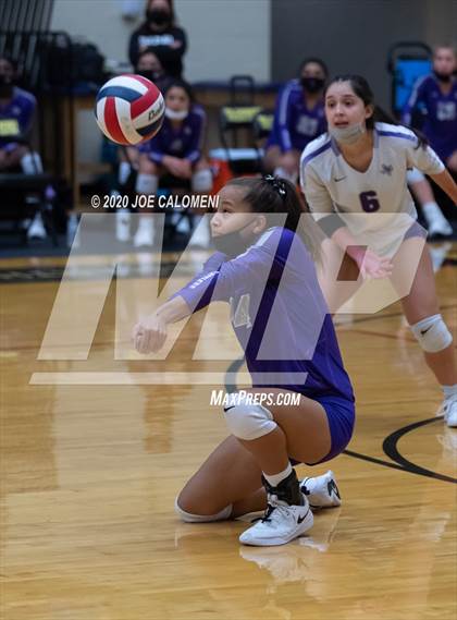 Thumbnail 3 in San Marcos vs Reagan [Ronald] (6A Region 4 Area Playoff) photogallery.