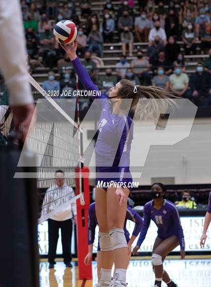 Thumbnail 2 in San Marcos vs Reagan [Ronald] (6A Region 4 Area Playoff) photogallery.