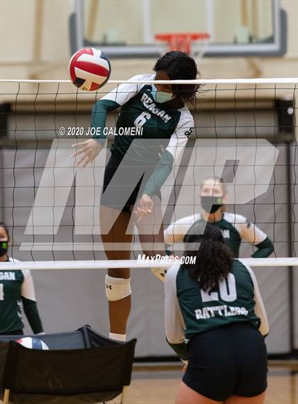 Thumbnail 2 in San Marcos vs Reagan [Ronald] (6A Region 4 Area Playoff) photogallery.