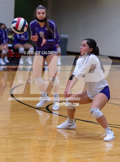 Thumbnail 3 in San Marcos vs Reagan [Ronald] (6A Region 4 Area Playoff) photogallery.