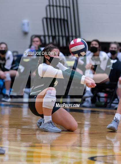 Thumbnail 3 in San Marcos vs Reagan [Ronald] (6A Region 4 Area Playoff) photogallery.