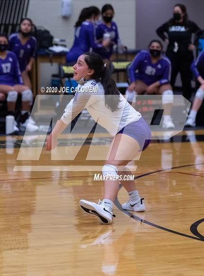 Thumbnail 2 in San Marcos vs Reagan [Ronald] (6A Region 4 Area Playoff) photogallery.