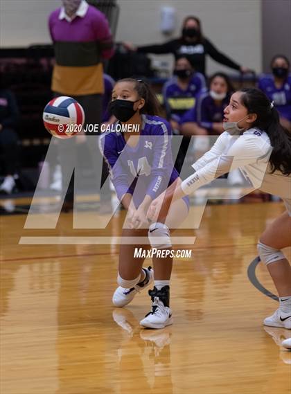 Thumbnail 1 in San Marcos vs Reagan [Ronald] (6A Region 4 Area Playoff) photogallery.