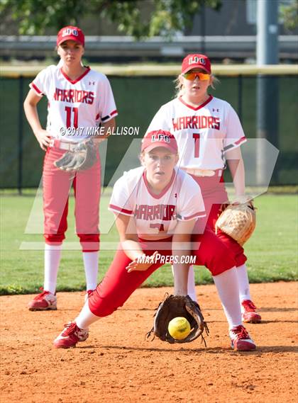 Thumbnail 2 in Lakeview-Fort Oglethorpe vs St Pius X Catholic photogallery.
