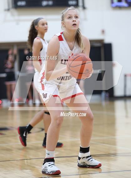 Thumbnail 2 in Logan Elm vs Liberty Union photogallery.