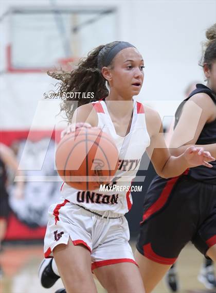 Thumbnail 3 in Logan Elm vs Liberty Union photogallery.