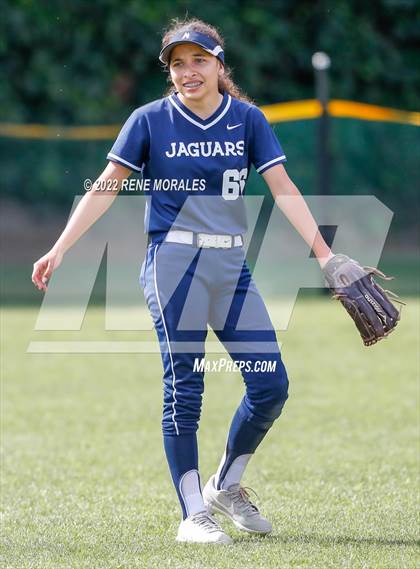 Thumbnail 3 in Alverno Heights Academy vs Flintridge Prep photogallery.