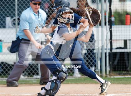 Thumbnail 2 in Alverno Heights Academy vs Flintridge Prep photogallery.