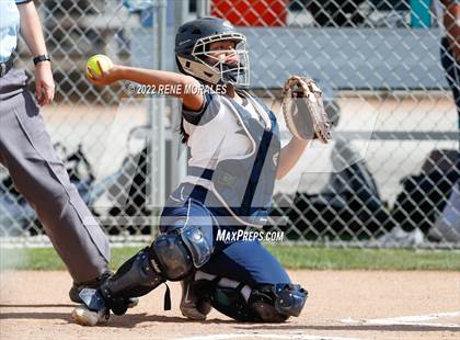 Thumbnail 1 in Alverno Heights Academy vs Flintridge Prep photogallery.