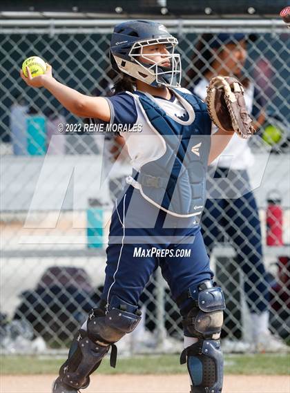 Thumbnail 1 in Alverno Heights Academy vs Flintridge Prep photogallery.