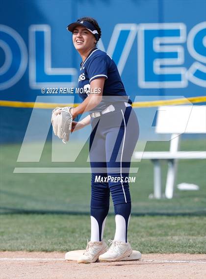 Thumbnail 2 in Alverno Heights Academy vs Flintridge Prep photogallery.