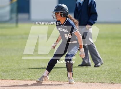 Thumbnail 3 in Alverno Heights Academy vs Flintridge Prep photogallery.