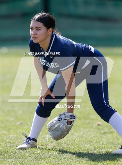 Thumbnail 1 in Alverno Heights Academy vs Flintridge Prep photogallery.
