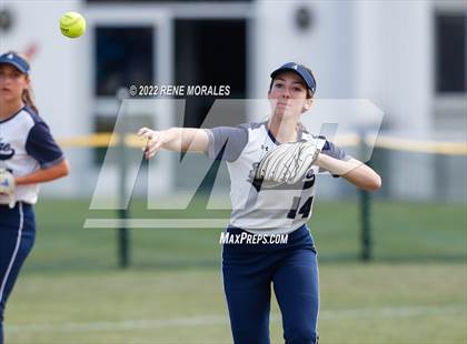 Thumbnail 2 in Alverno Heights Academy vs Flintridge Prep photogallery.