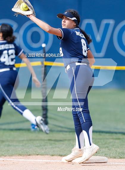 Thumbnail 3 in Alverno Heights Academy vs Flintridge Prep photogallery.