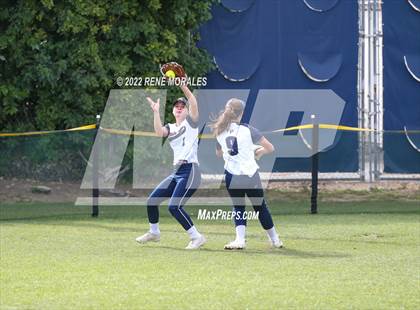 Thumbnail 1 in Alverno Heights Academy vs Flintridge Prep photogallery.