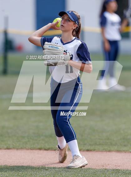 Thumbnail 1 in Alverno Heights Academy vs Flintridge Prep photogallery.