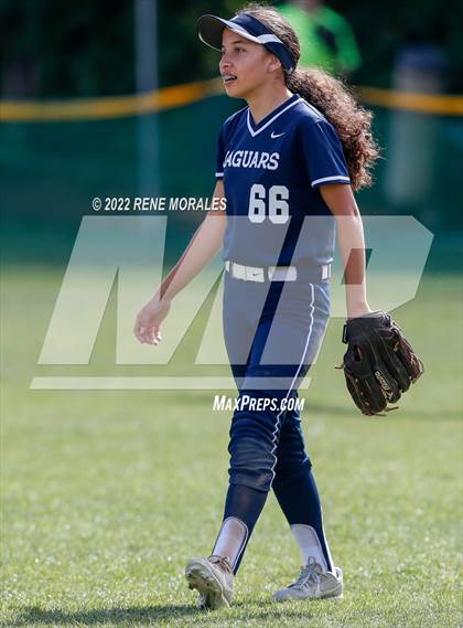 Thumbnail 2 in Alverno Heights Academy vs Flintridge Prep photogallery.