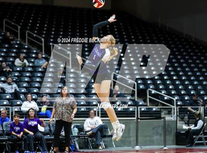Thumbnail 3 in Boyd vs. Stockdale (UIL 3A Volleyball Division II Final) photogallery.
