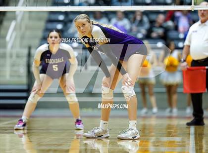 Thumbnail 2 in Boyd vs. Stockdale (UIL 3A Volleyball Division II Final) photogallery.