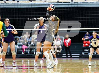 Thumbnail 2 in Boyd vs. Stockdale (UIL 3A Volleyball Division II Final) photogallery.