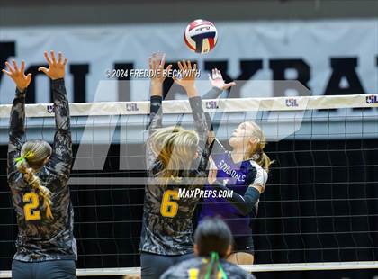 Thumbnail 3 in Boyd vs. Stockdale (UIL 3A Volleyball Division II Final) photogallery.