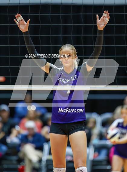Thumbnail 1 in Boyd vs. Stockdale (UIL 3A Volleyball Division II Final) photogallery.