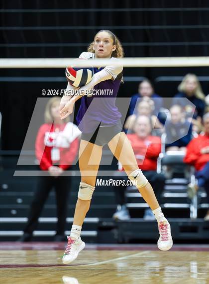 Thumbnail 2 in Boyd vs. Stockdale (UIL 3A Volleyball Division II Final) photogallery.