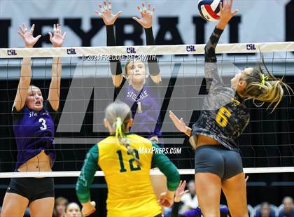 Thumbnail 2 in Boyd vs. Stockdale (UIL 3A Volleyball Division II Final) photogallery.