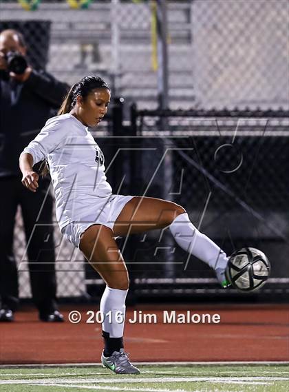 Thumbnail 2 in San Ramon Valley vs. Monte Vista (CIF NCS D1 Semifinals) photogallery.