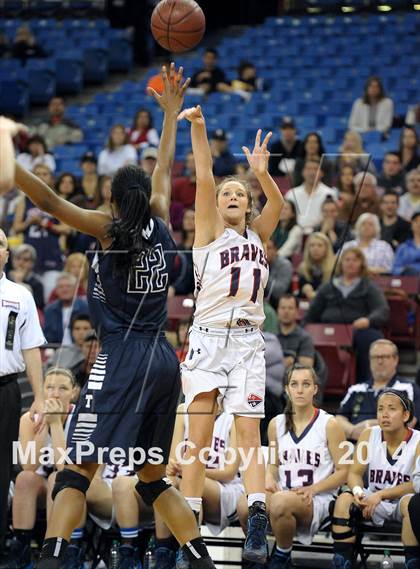 Thumbnail 3 in Justin-Siena vs. Sierra Canyon (CIF State D4 Final) photogallery.