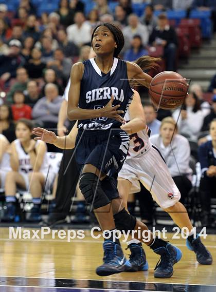 Thumbnail 3 in Justin-Siena vs. Sierra Canyon (CIF State D4 Final) photogallery.