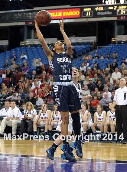 Thumbnail 2 in Justin-Siena vs. Sierra Canyon (CIF State D4 Final) photogallery.