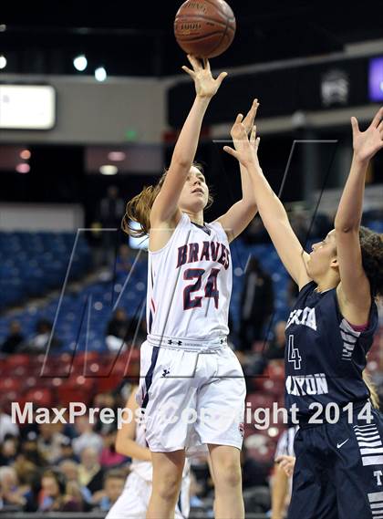 Thumbnail 3 in Justin-Siena vs. Sierra Canyon (CIF State D4 Final) photogallery.