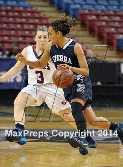 Thumbnail 2 in Justin-Siena vs. Sierra Canyon (CIF State D4 Final) photogallery.