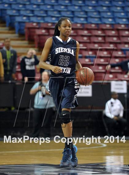 Thumbnail 3 in Justin-Siena vs. Sierra Canyon (CIF State D4 Final) photogallery.