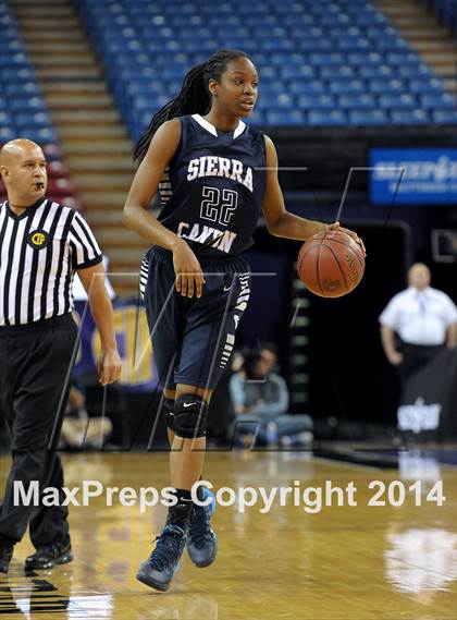 Thumbnail 2 in Justin-Siena vs. Sierra Canyon (CIF State D4 Final) photogallery.