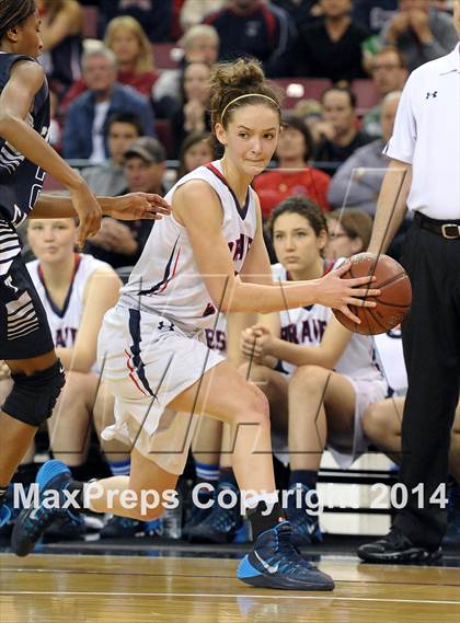 Thumbnail 1 in Justin-Siena vs. Sierra Canyon (CIF State D4 Final) photogallery.