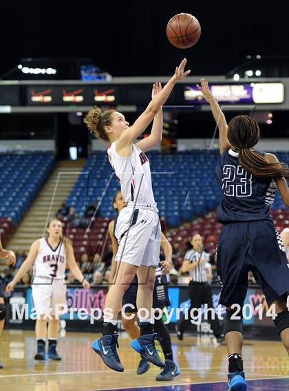 Thumbnail 2 in Justin-Siena vs. Sierra Canyon (CIF State D4 Final) photogallery.