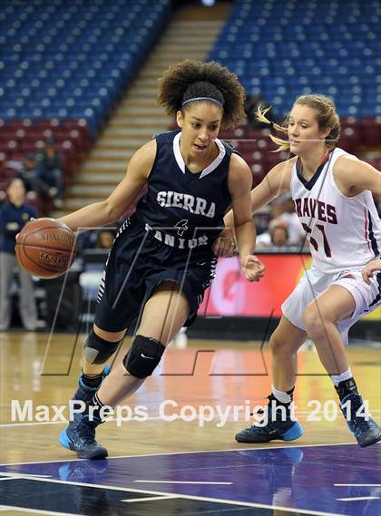 Thumbnail 2 in Justin-Siena vs. Sierra Canyon (CIF State D4 Final) photogallery.