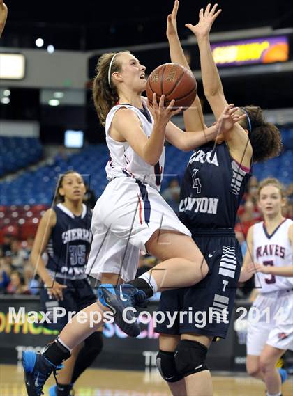 Thumbnail 1 in Justin-Siena vs. Sierra Canyon (CIF State D4 Final) photogallery.