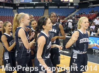 Thumbnail 3 in Justin-Siena vs. Sierra Canyon (CIF State D4 Final) photogallery.