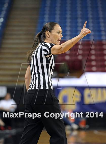 Thumbnail 3 in Justin-Siena vs. Sierra Canyon (CIF State D4 Final) photogallery.