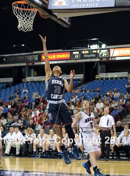 Thumbnail 3 in Justin-Siena vs. Sierra Canyon (CIF State D4 Final) photogallery.