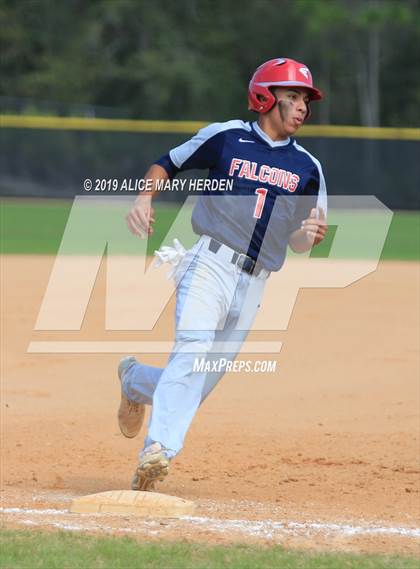 Thumbnail 2 in Weeki Wachee vs Fivay (Farm Bureau Classic) photogallery.